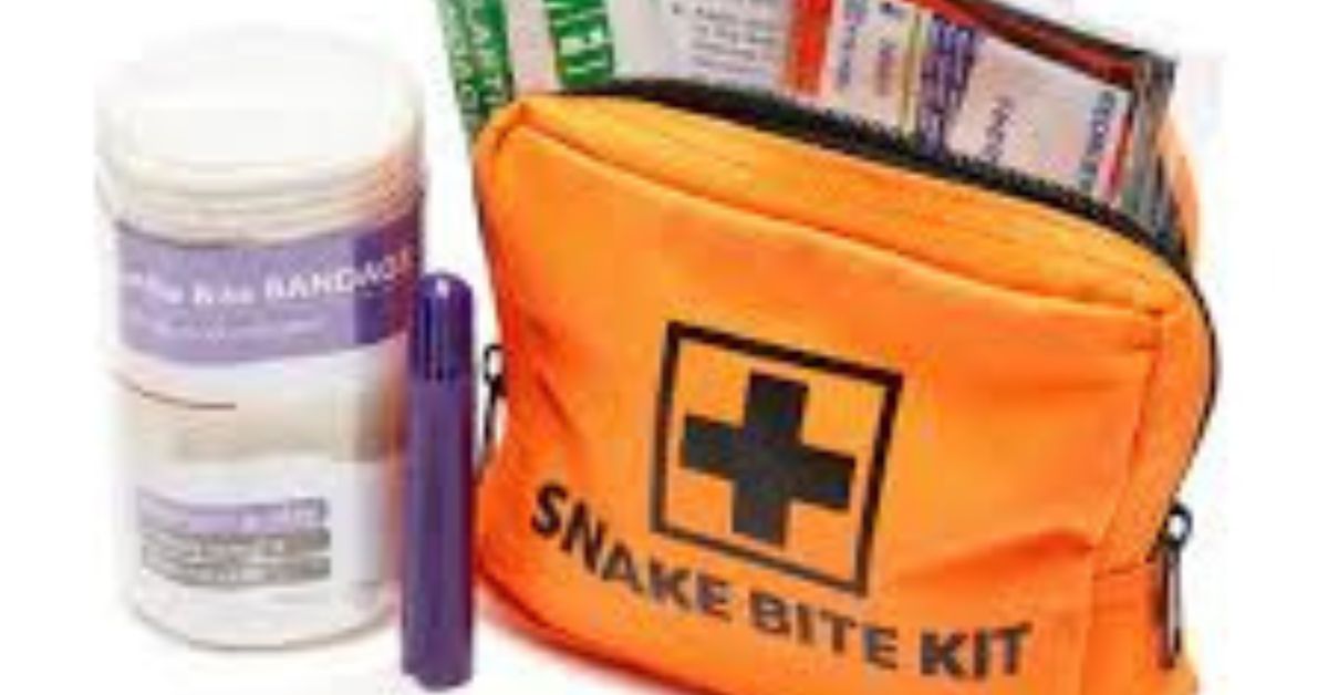 what is in a first aid kit for snake bites